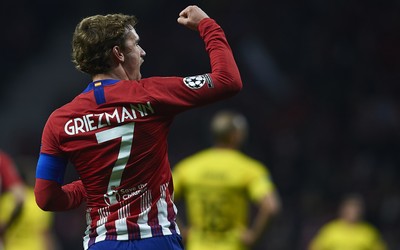 广发电竞快讯-内马尔与队友共享胜利